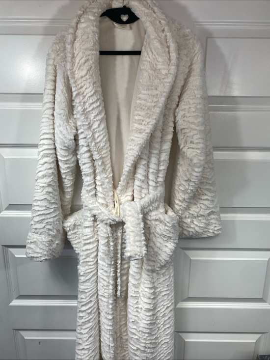 Soma Other - Soma Robe long plush cream fleece lined belted Faux Fur Cozy Classy Elegant S/M